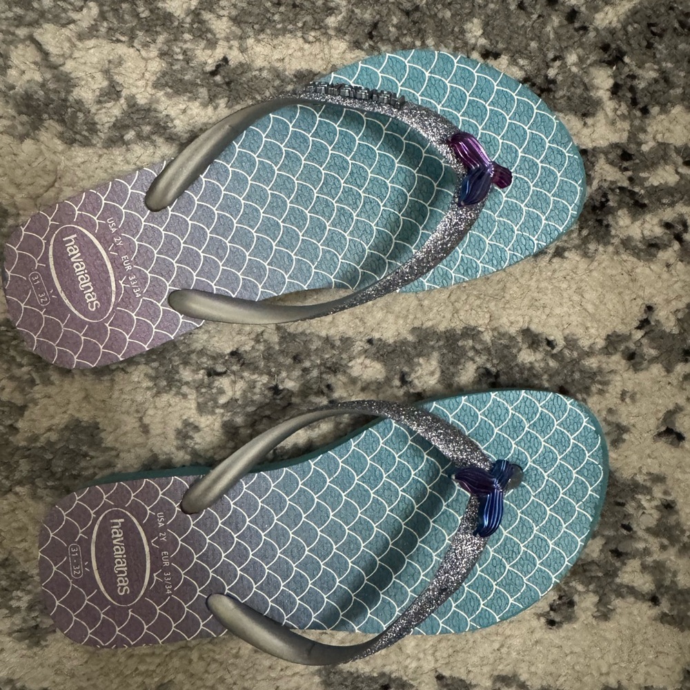 EUC Havaianas Oceanic Scales Flip Flops